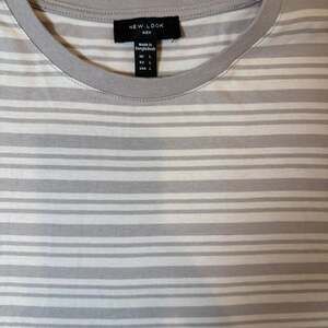 New Look Men's Large Gray and White Striped Short Sleeve T-Shirt